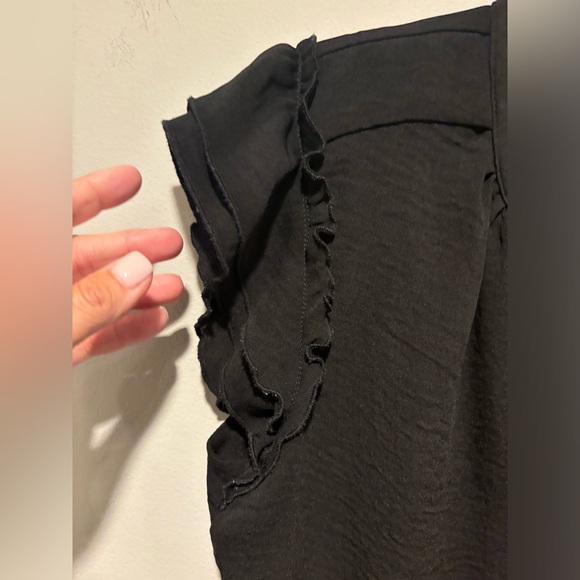 Women's Black Ruffly Short Sleeve - Size Small Worm 1x Excellent condition - Picture 8 of 9